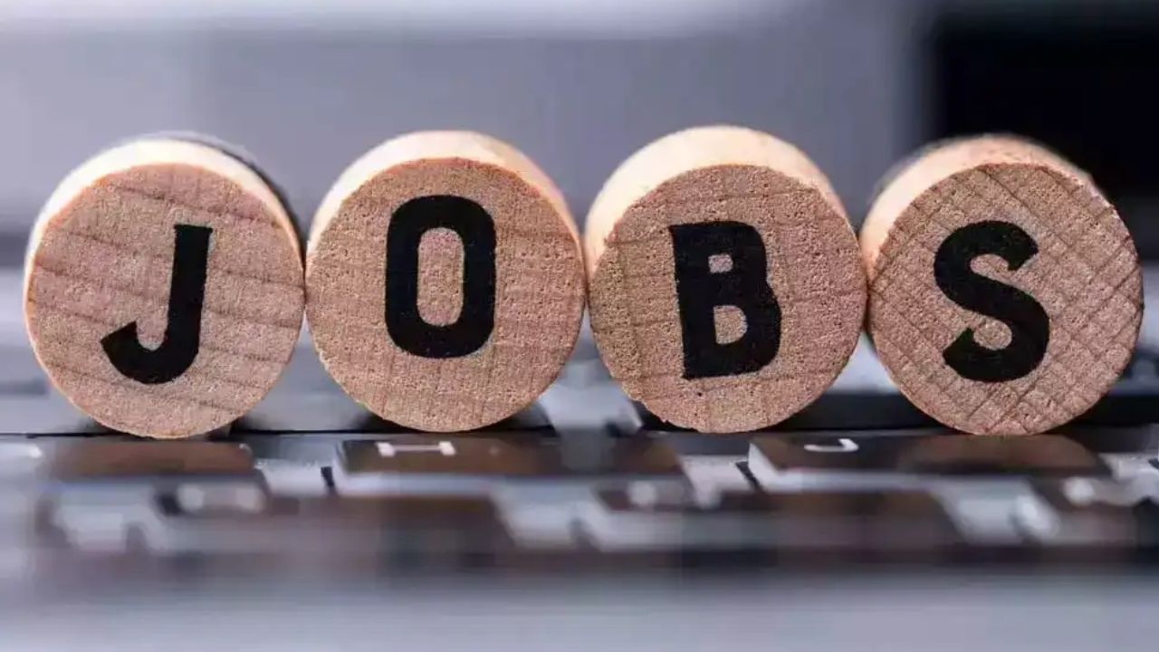 Read more about the article एमपी के युवाओं के लिए बड़ी खुशखबरी! इस साल 14000 सरकारी पदों पर होंगी भर्तियां, MPESB और MPPSC ने जारी किया कैलेंडर