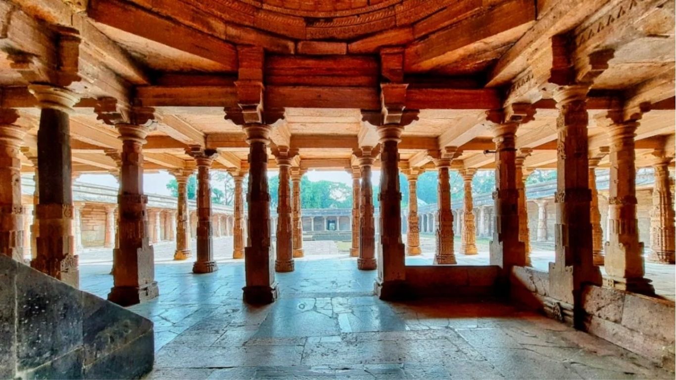 You are currently viewing धार भोजशाला पर ASI की रिपोर्ट हाईकोर्ट में पेश, 11वीं–13वीं शताब्दी के साक्ष्यों का उल्लेख