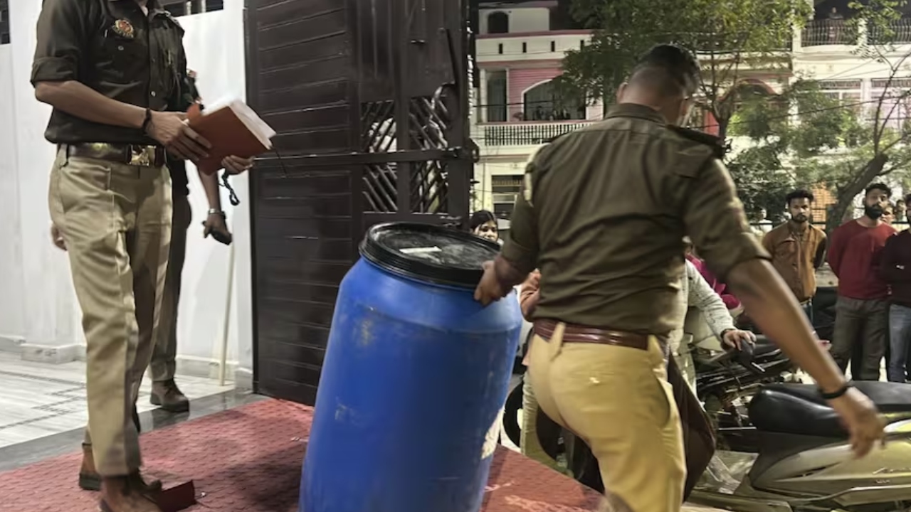 बेटे ने पिता को गोलियों से भूना, फिर शव काटकर ‘नीले ड्रम’ में भर दिया, दिल दहला देगी लखनऊ की ये वारदात