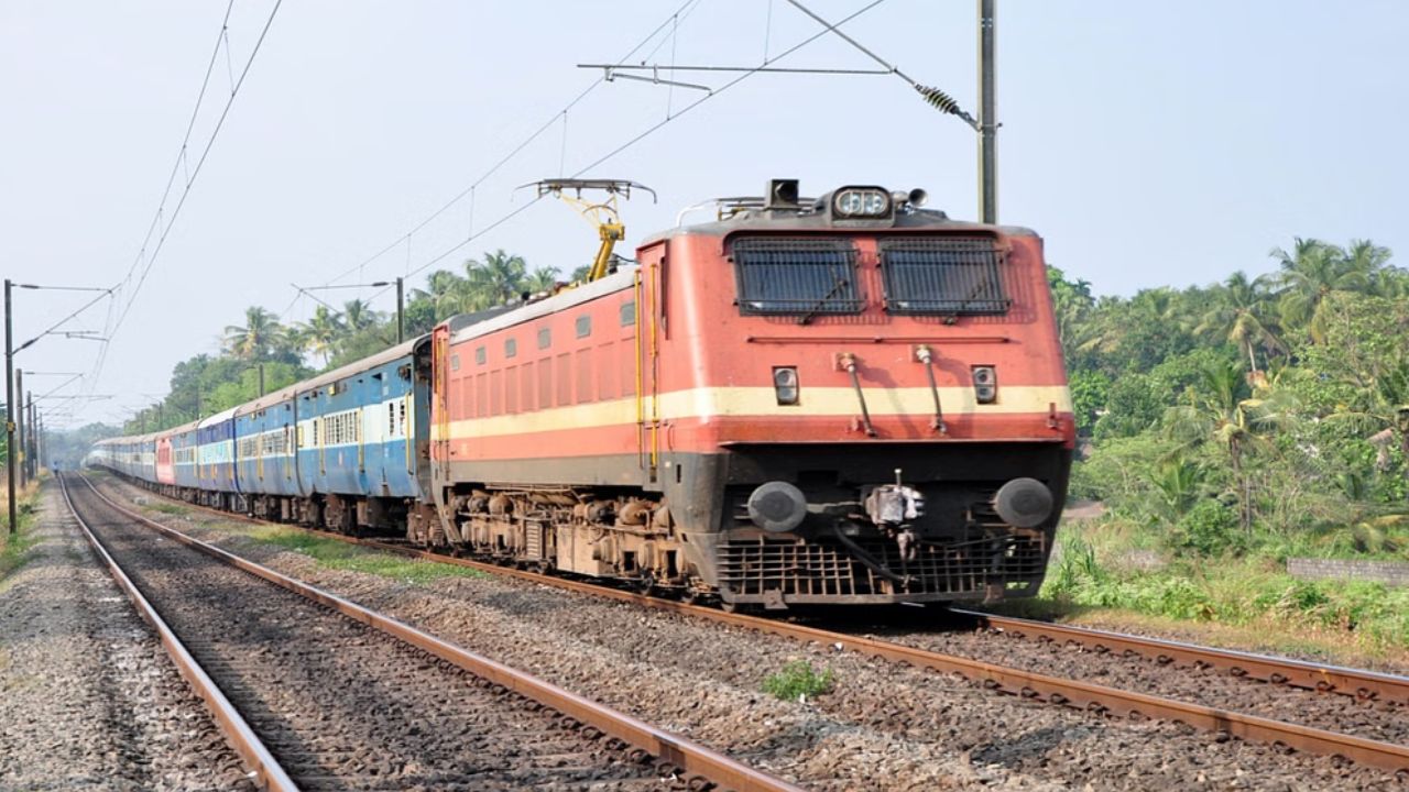 Holi Special Train: होली पर रेल यात्रियों का सफर होगा आसान, भोपाल-रीवा के बीच चलेंगी 5 स्पेशल ट्रेन, ये है शेड्यूल