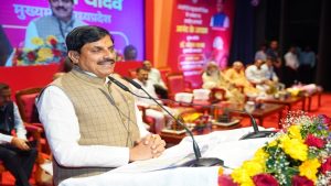 Read more about the article MP के 61 युवाओं ने क्रैक की UPSC, CM यादव ने भोपाल में किया सम्मानित: कहा – पद नहीं, सेवा भाव जरूरी; असली परीक्षा फील्ड में होती है