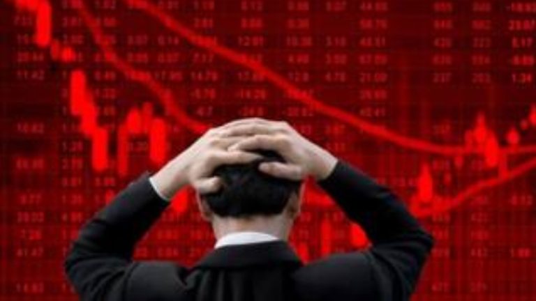 शेयर बाजार में हाहाकार! सेंसेक्स में 1700 और निफ्टी में 500 अंकों से ज्यादा की गिरावट, क्यों स्टॉक मार्केट हुआ धड़ाम?