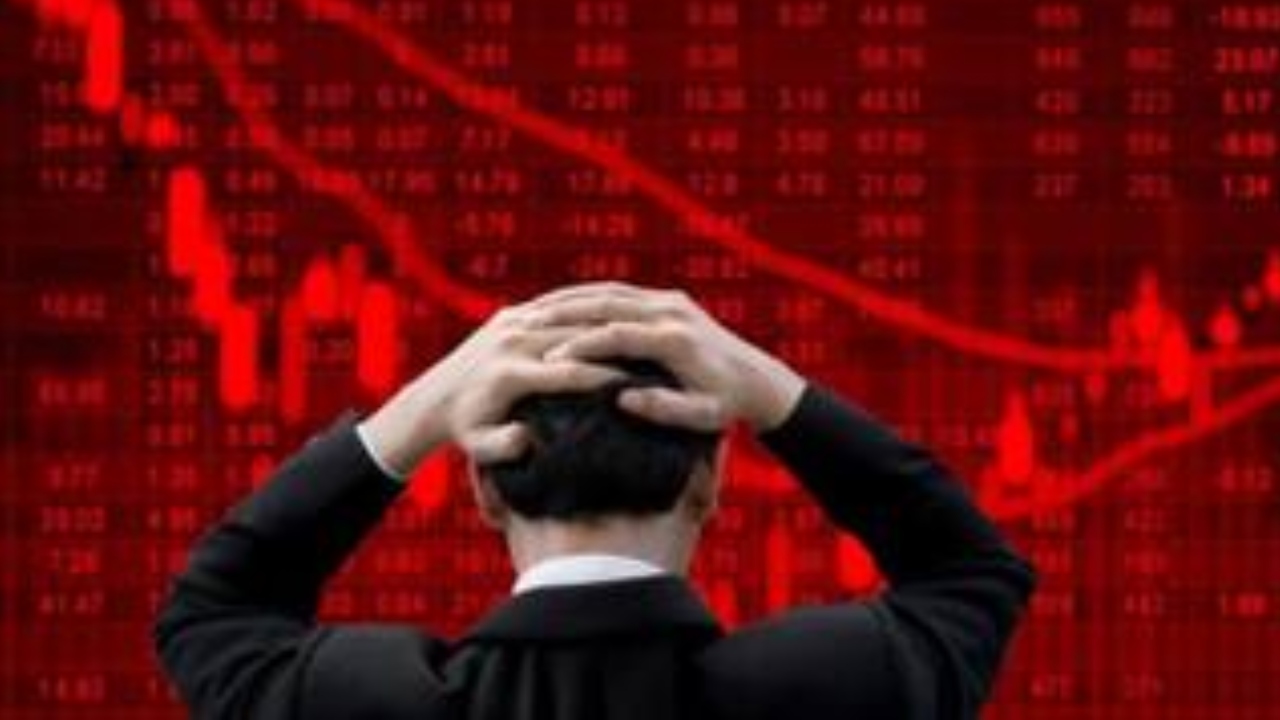You are currently viewing शेयर बाजार में हाहाकार! सेंसेक्स में 1700 और निफ्टी में 500 अंकों से ज्यादा की गिरावट, क्यों स्टॉक मार्केट हुआ धड़ाम?
