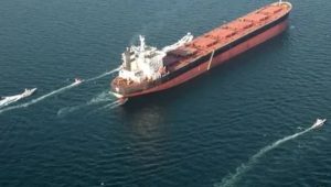 Read more about the article स्ट्रेट ऑफ होर्मुज से गुजरने पर ईरान की वसूली, एक जहाज के बदले ले रहा 20 लाख डॉलर! जंग से हुए नुकसान की करेगा भरपाई