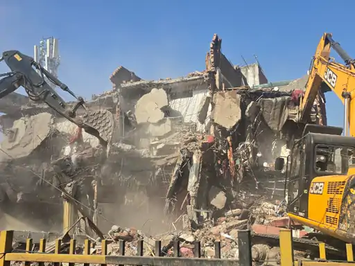 Read more about the article महाकाल मंदिर क्षेत्र में यूडीए की बड़ी कार्रवाई, 16 मकान और होटल तोड़ना शुरू