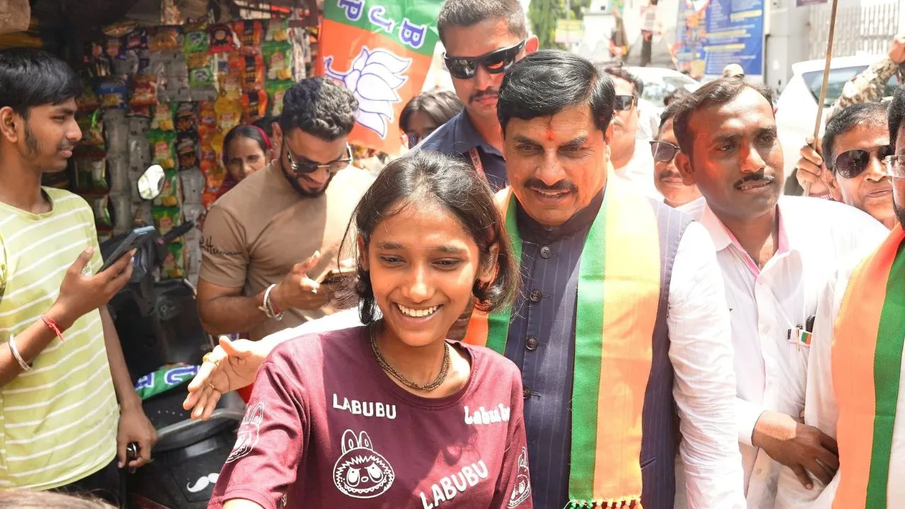 You are currently viewing ‘देश के विकास में बंगाल क्यों पीछे रहे’, CM मोहन यादव ने कोलकाता में किया प्रचार, बोले- जनता जंगलराज से मुक्ति चाहती है