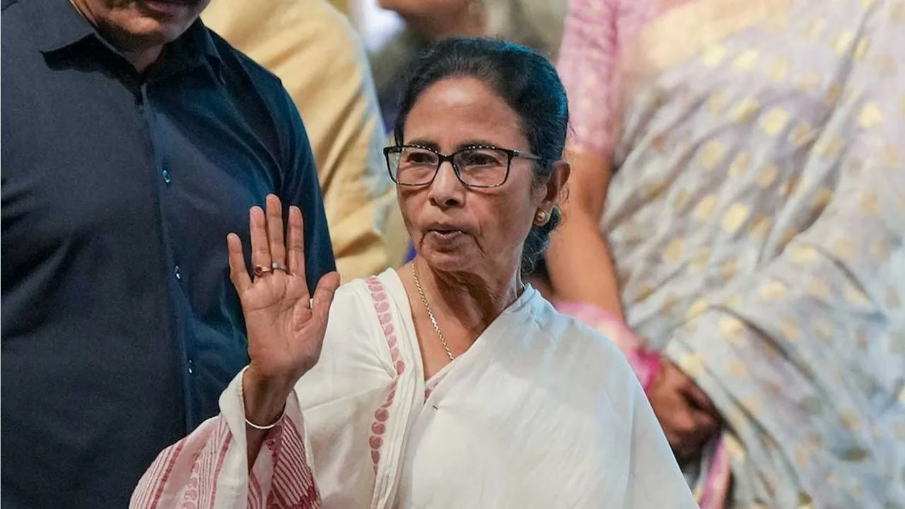 ‘चुनाव आयोग मनमानी कर रहा, अंतिम राउंड के बाद हम ही जीतेंगे,’ मतगणना के बीच ममता बनर्जी का बड़ा बयान