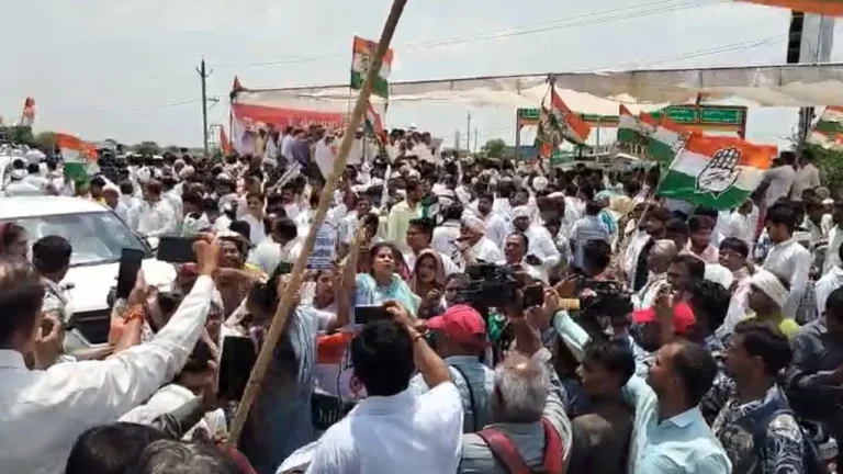 दिल्ली-मुंबई हाईवे पर थमी वाहनों की रफ्तार, किसानों के मुआवजे और गेहूं खरीदी को लेकर कांग्रेस का प्रदर्शन