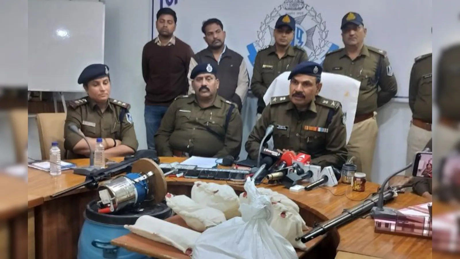 You are currently viewing राजस्थान में एमपी पुलिस की NDPS कार्रवाई पर सवाल, दो टीआई समेत 100 लोगों पर FIR दर्ज