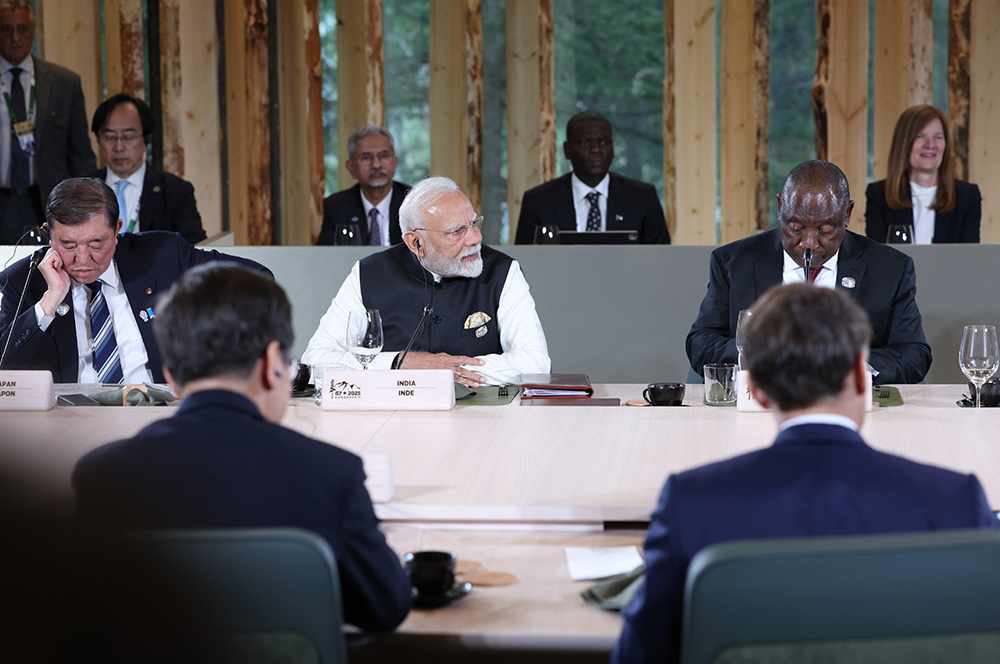 You are currently viewing G7 समिट में पीएम मोदी ने उठाया समुद्री सुरक्षा का मुद्दा: होर्मुज स्ट्रेट में भारतीय नाविकों की मौत पर जताई चिंता