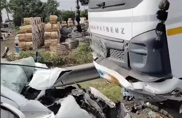 जूनागढ़ में दर्दनाक सड़क हादसा: खड़े ट्रक से कार टकराई, एक ही परिवार के 4 लोगों की मौत, 4 घायल