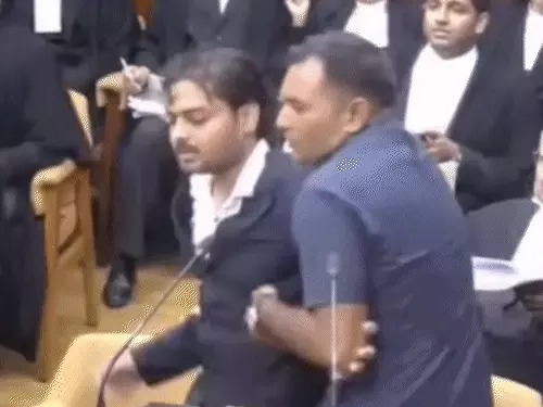 सुप्रीम कोर्ट में सुनवाई के दौरान वकील का हंगामा, CJI पर आपत्तिजनक टिप्पणी के बाद कोर्टरूम से बाहर निकाला गया
