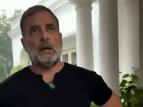 You are currently viewing महिला आरक्षण पर राहुल गांधी का सरकार से सवाल: 2023 में कानून पास होने के बाद भी लागू क्यों नहीं हुआ, परिसीमन से जोड़ने पर उठाए सवाल