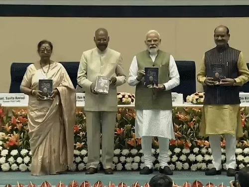 रील्स के दौर में शॉर्टकट से बचें, संघर्षों से सीखें: युवाओं से आत्मकथा पढ़ने की अपील