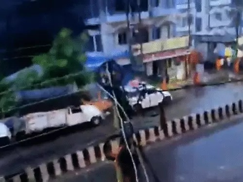 तारापीठ के होटल में भीषण आग, 7 की मौत; 9 घायल