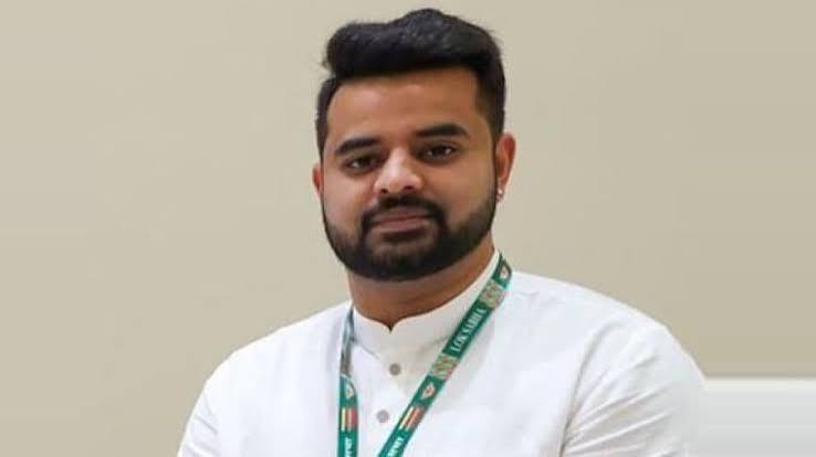 बेंगलुरु जेल में प्रज्वल रेवन्ना के पास मिला मोबाइल-पेन ड्राइव, अफसरों पर कार्रवाई
